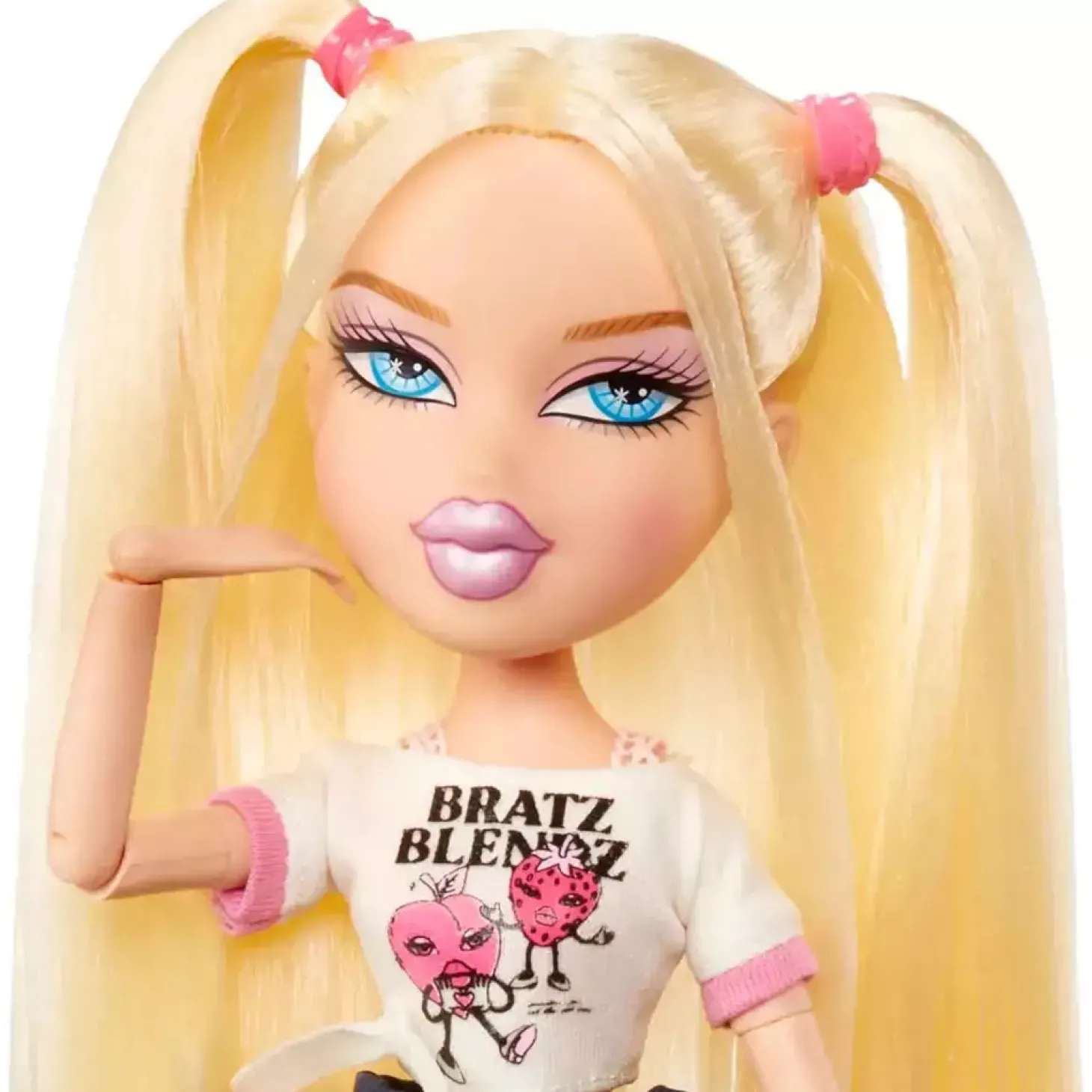 Bratz Stylin´ Cloe Fashion Doll con camiseta personalizable