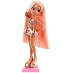 Bratz x Karol G Collector Doll con 3 looks y accesorios