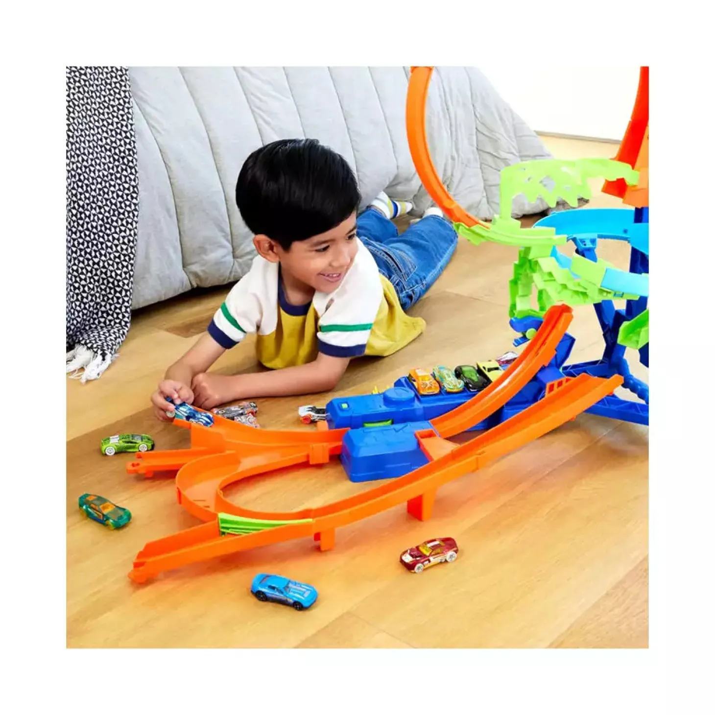 Hot Wheels Choque en el Aire – Conjunto de pista con propulsor motorizado y coche 1:64