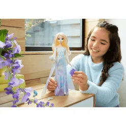 Muñeca Elsa Spin & Reveal de Frozen - ¡Descubre la Magia con Cada Giro!